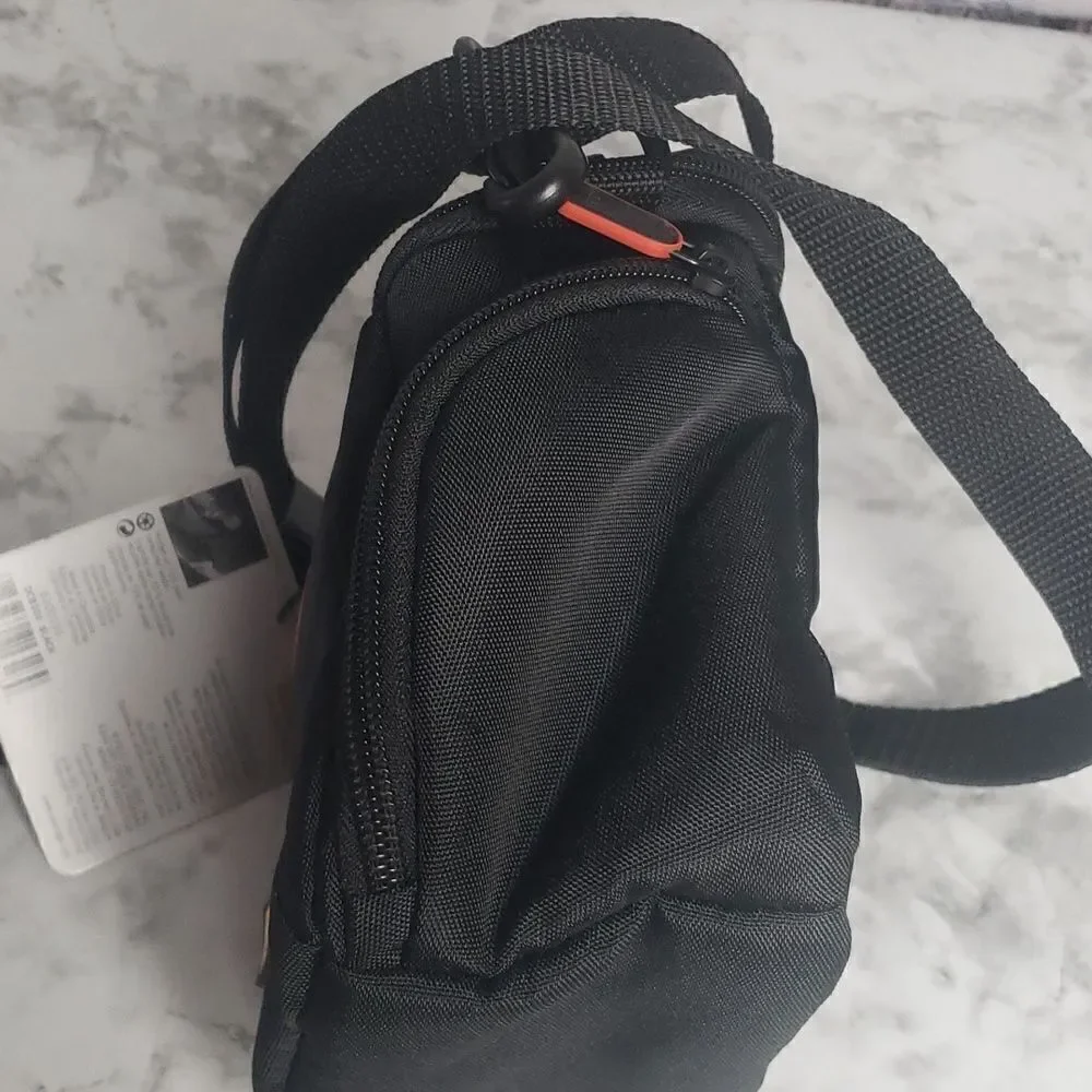 NWT Camera Case by Case Logic‎